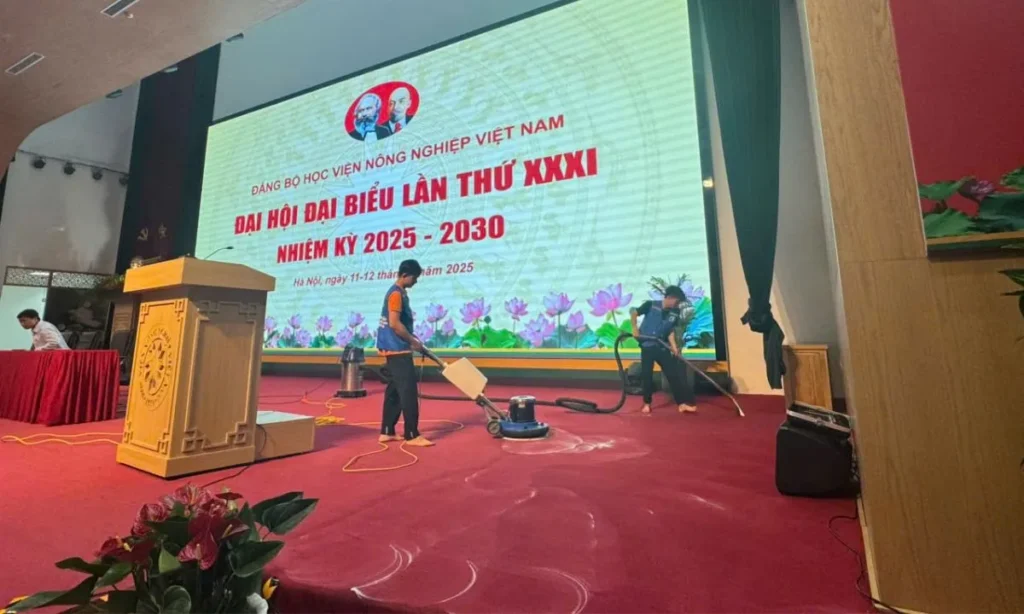 Thi công giặt thảm hội trường