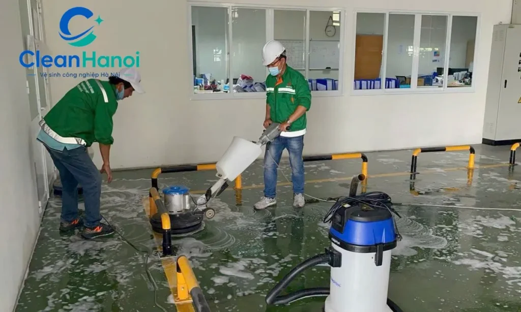 Vệ sinh sàn nhà xưởng bằng máy chà sàn công nghiệp CleanHanoi