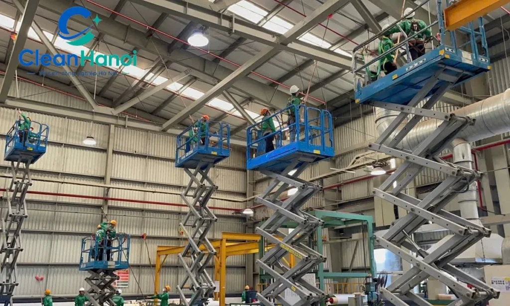 Vệ sinh trần nhà xưởng và khu vực trên cao