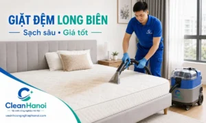 nhân viên CleanHanoi sử dụng thiết bị chuyên dụng làm sạch bề mặt đệm tại nhà ở khu vực Long Biên.