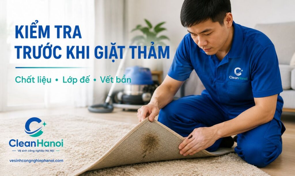 nhân viên CleanHanoi kiểm tra chất liệu sợi, lớp đế và tình trạng vết bẩn trước khi lựa chọn phương pháp vệ sinh thảm.