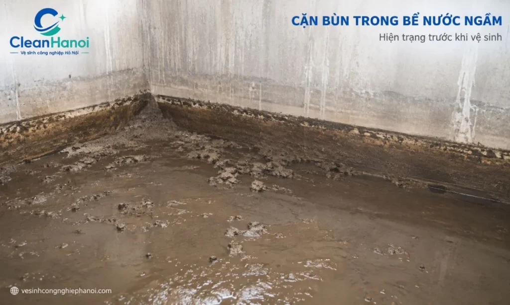 Bùn và cặn lắng dưới đáy bể nước ngầm tại Hoàng Mai